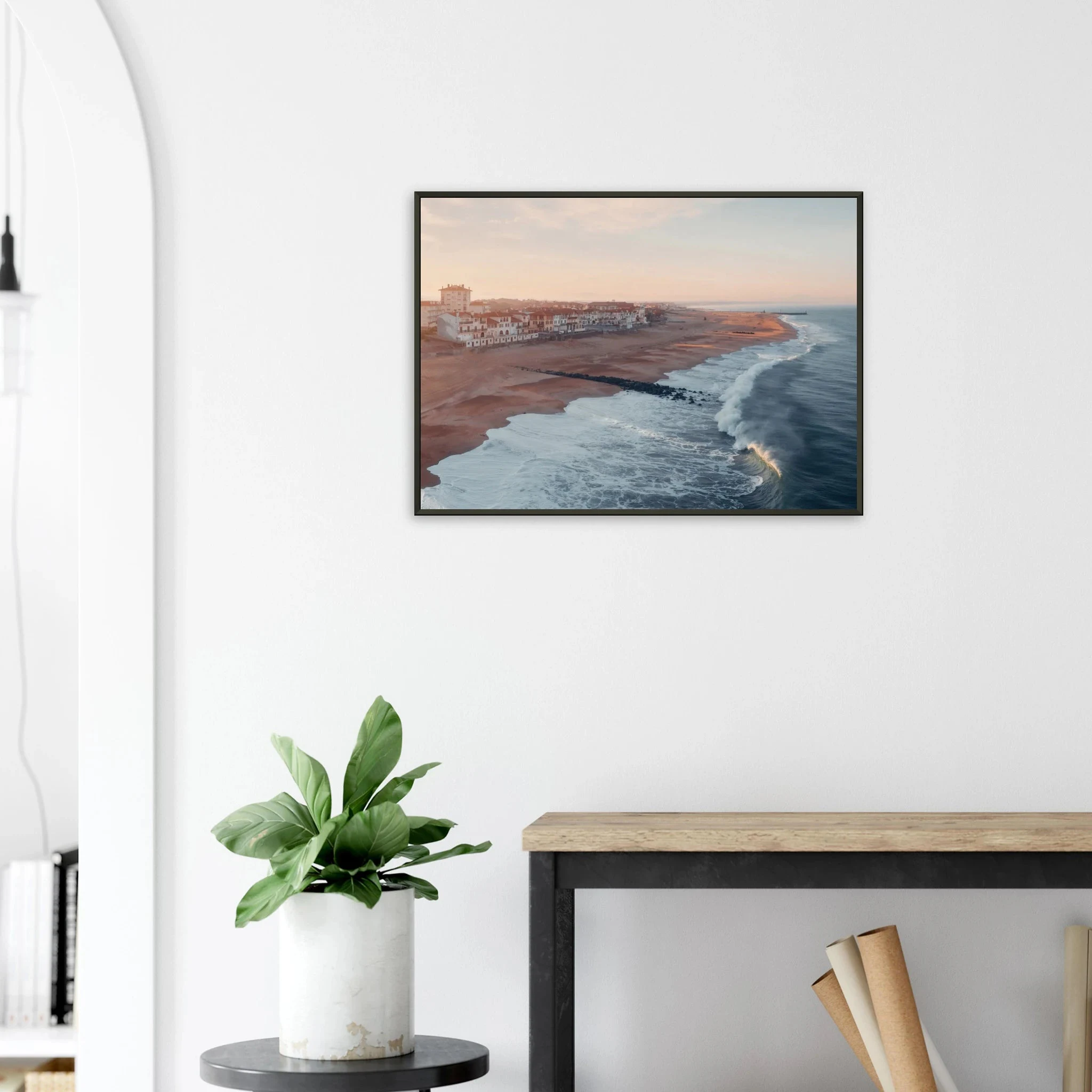 Hossegor, Frankreich – Beachbreak-Hotspot in den Landes, Austragungsort der WSL-Quiksilver-Pro-Wettkämpfe. Poster im Metallrahmen.