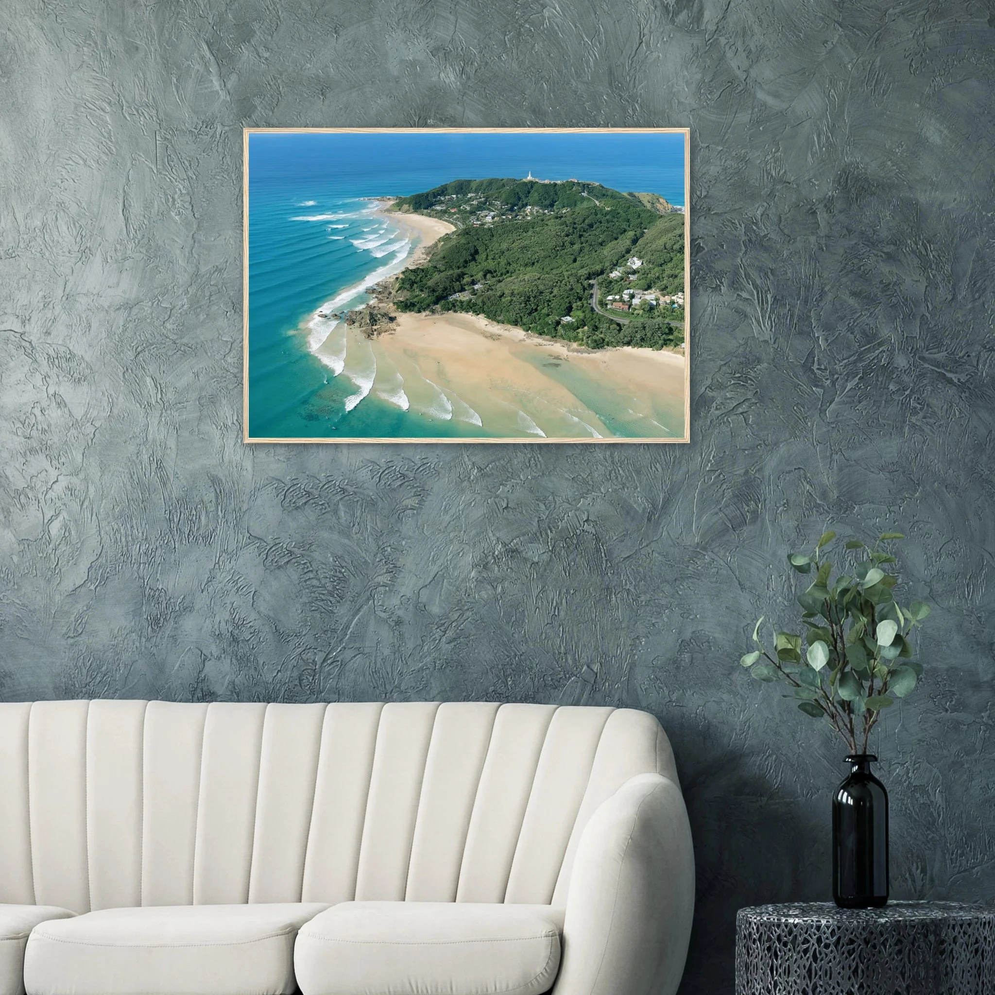 Byron Bay, Australien – Östlichster Punkt Australiens mit langen Pointbreaks und entspanntem Longboard-Flair. Poster im Holzrahmen.