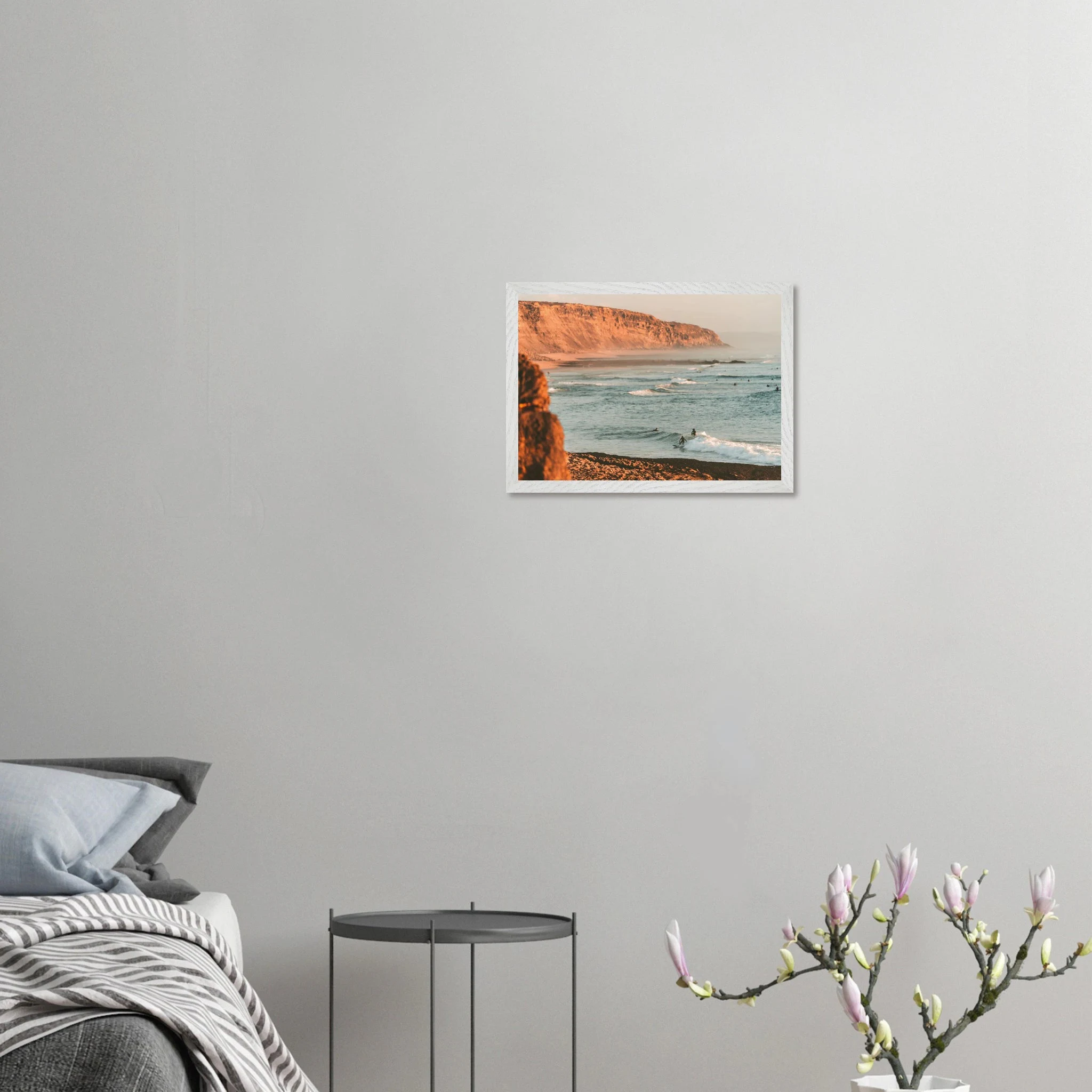 Ericeira, Portugal – World Surfing Reserve nördlich von Lissabon mit Reefbreaks wie Coxos und Ribeira d'Ilhas. Poster im Galerie-Holzrahmen.