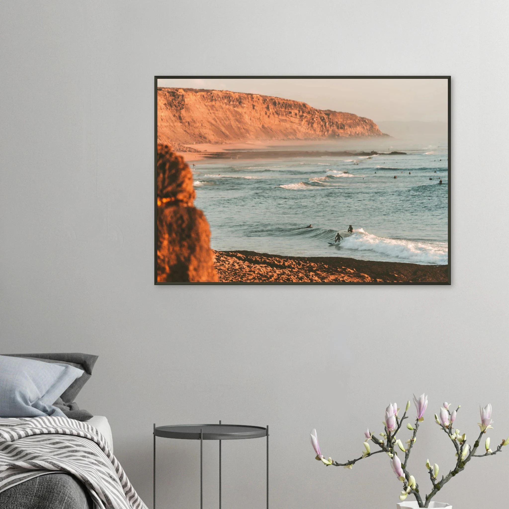 Ericeira, Portugal – World Surfing Reserve nördlich von Lissabon mit Reefbreaks wie Coxos und Ribeira d'Ilhas. Poster im Metallrahmen.