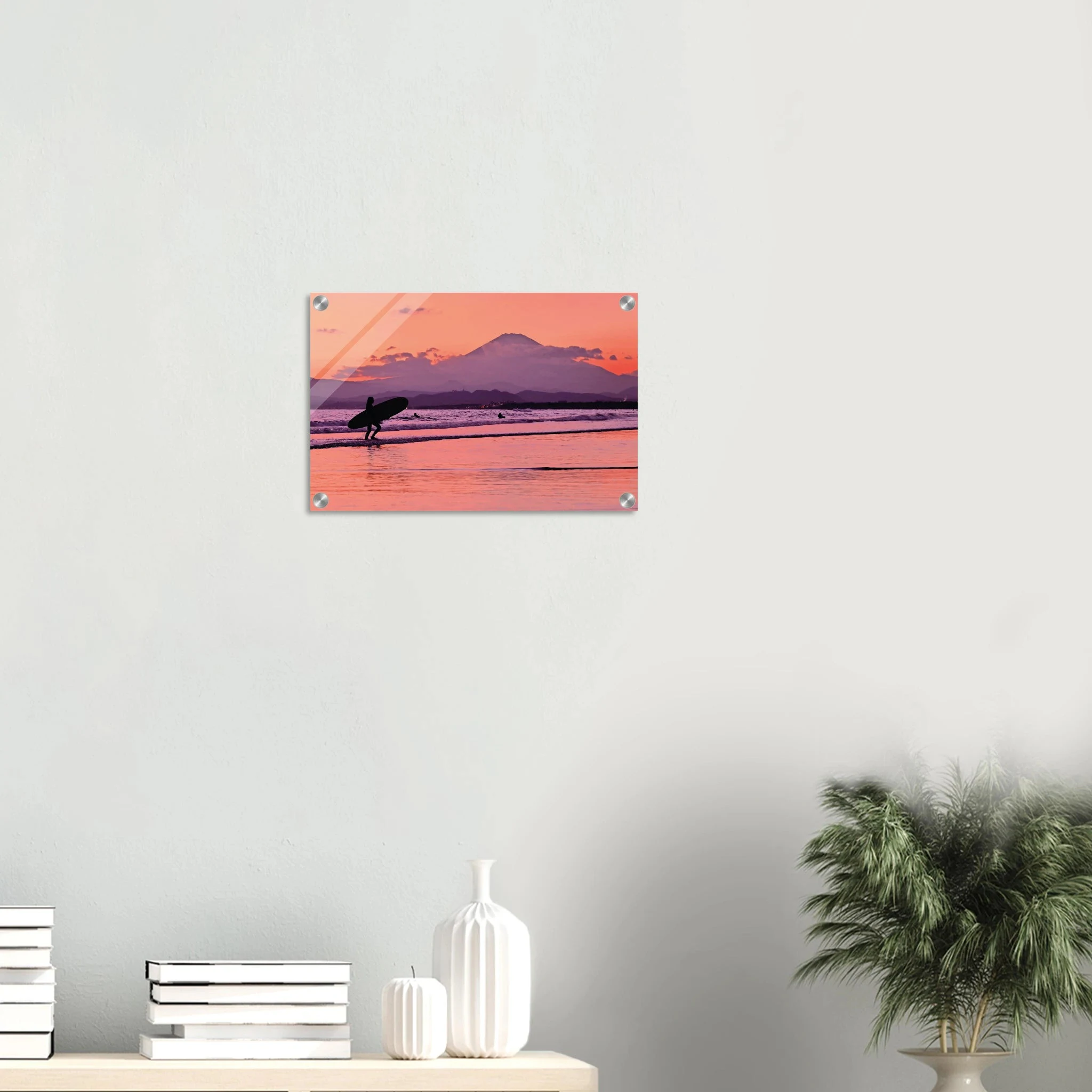 Shonan, Japan – Surfregion an der Sagami-Bucht südwestlich von Tokio, Wiege des japanischen Wellenreitens. Kunstdruck auf Acrylglas.