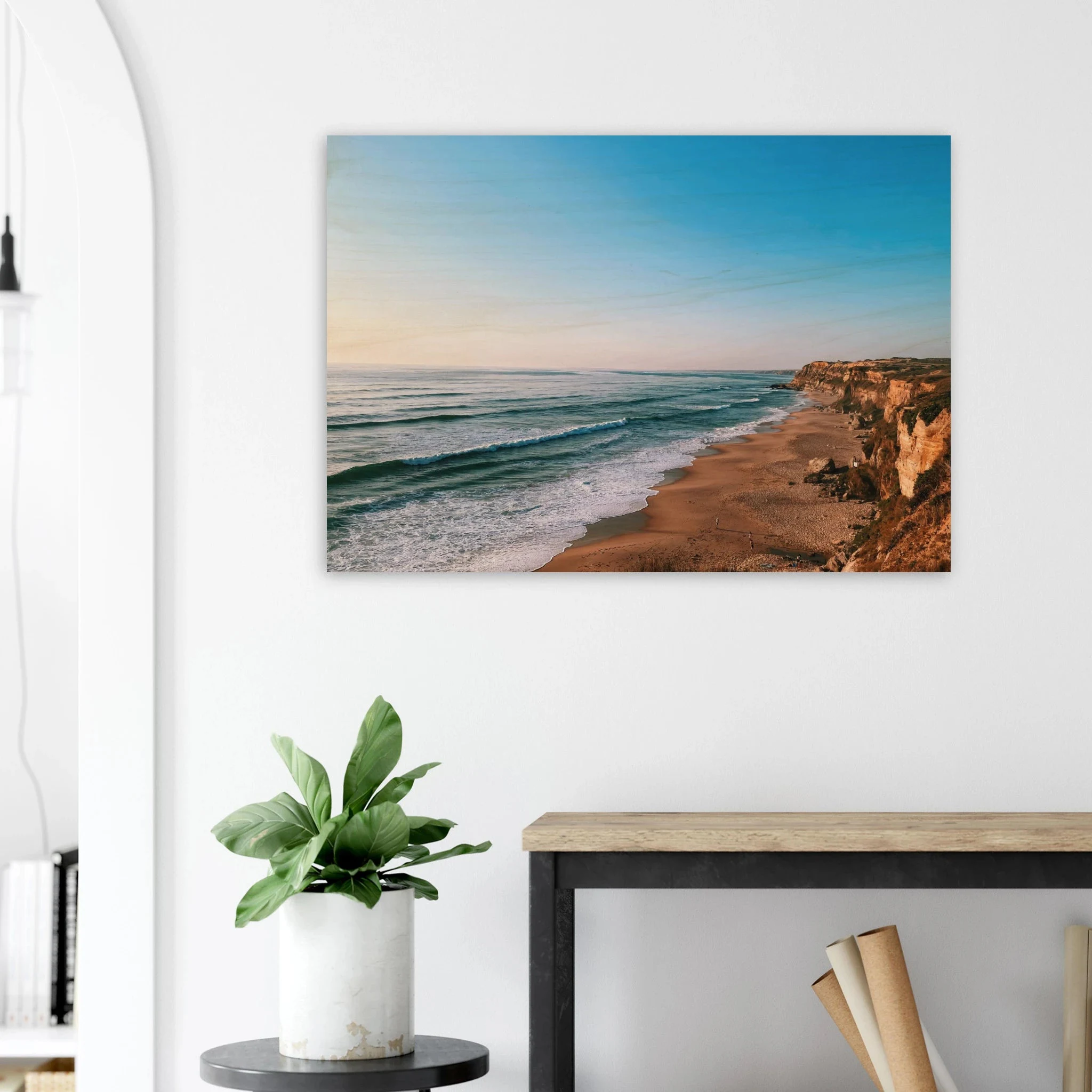 Santa Cruz, Spanien – Kanarische Hauptstadt Teneriffas mit Reefbreaks an der Nordküste wie El Confital. Kunstdruck auf Holz.