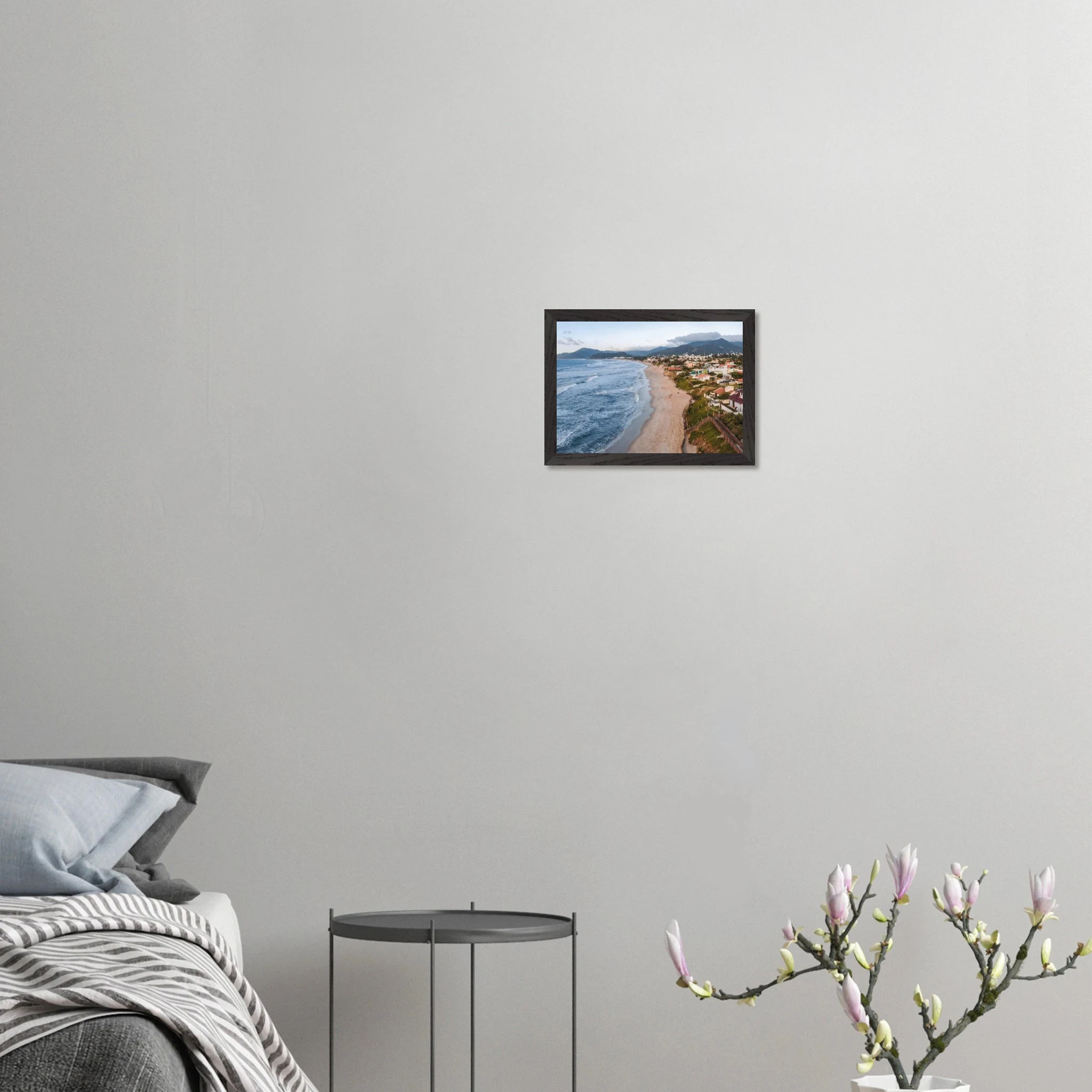 Florianópolis, Brasilien – Insel in Santa Catarina mit über 40 Stränden und Heimspot brasilianischer Pro-Surfer. Poster im Galerie-Holzrahmen.
