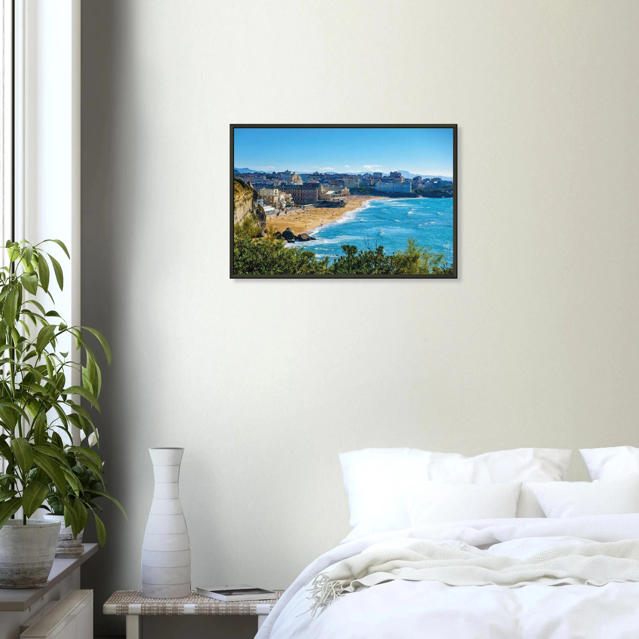 Biarritz, Frankreich – Mondäner Surfort am baskischen Atlantik, Wiege des europäischen Wellenreitens seit den 1950er-Jahren. Poster im Metallrahmen.