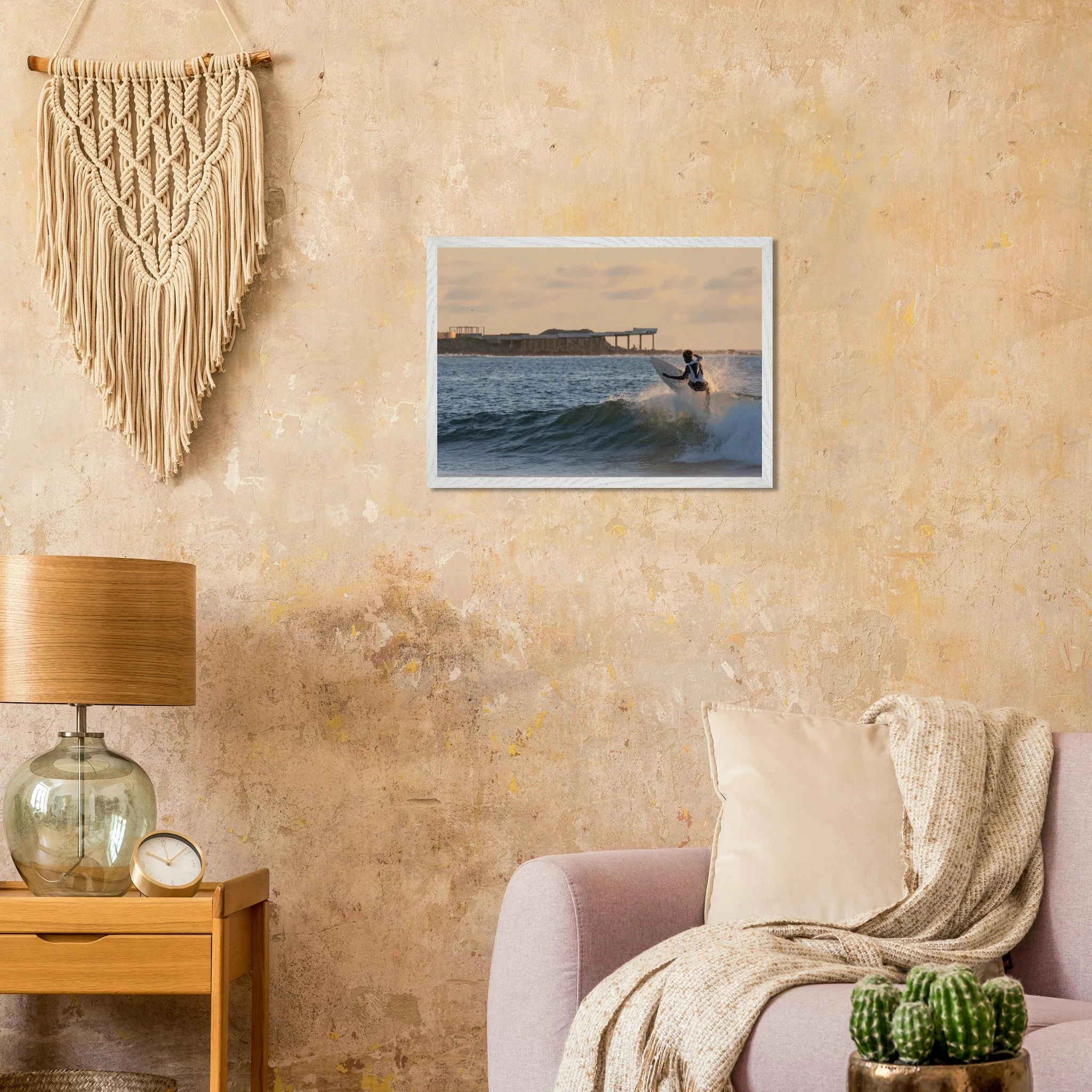 Busua, Ghana – Westafrikanisches Fischerdorf an der Goldküste mit konstantem Beachbreak und Surfschulen. Poster im Galerie-Holzrahmen.