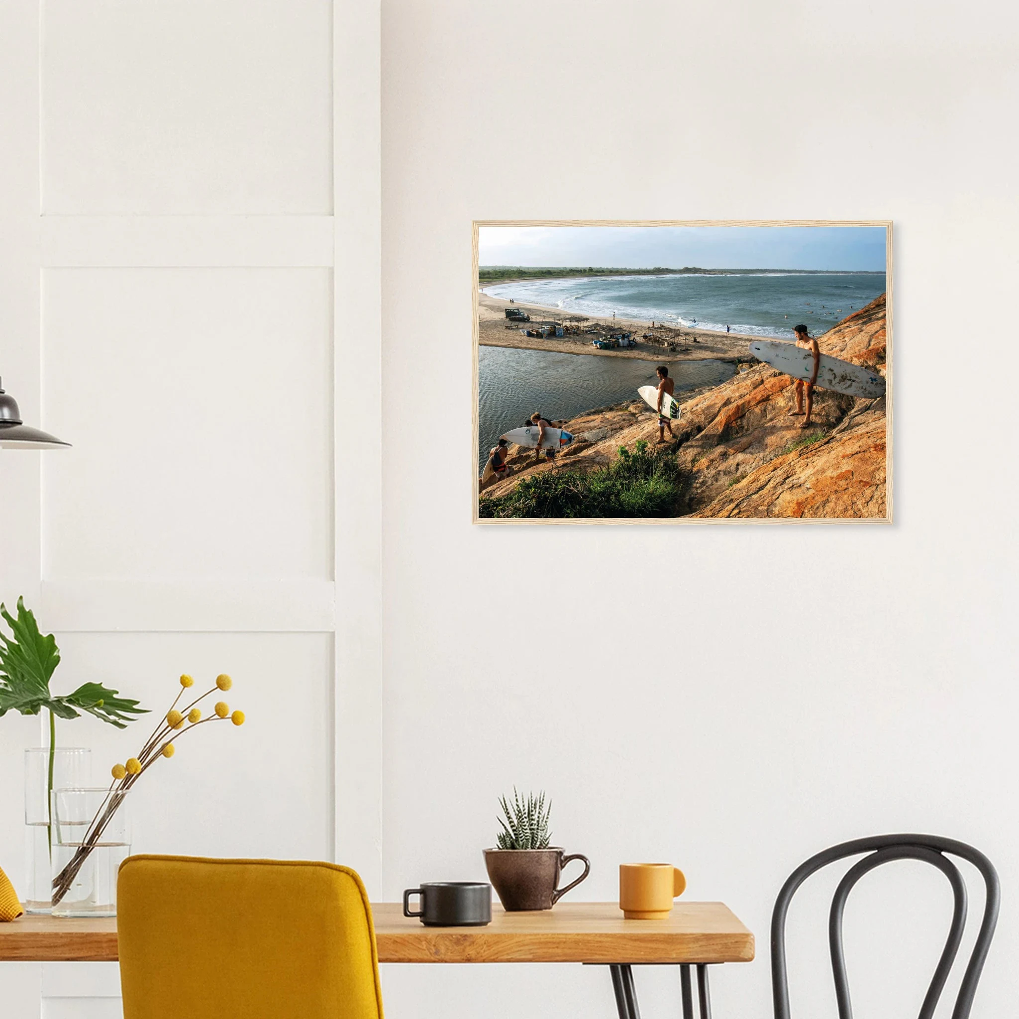 Arugam Bay, Sri Lanka – Rechter Pointbreak an der Ostküste Sri Lankas mit langer Saison von Mai bis September. Poster im Holzrahmenier.
