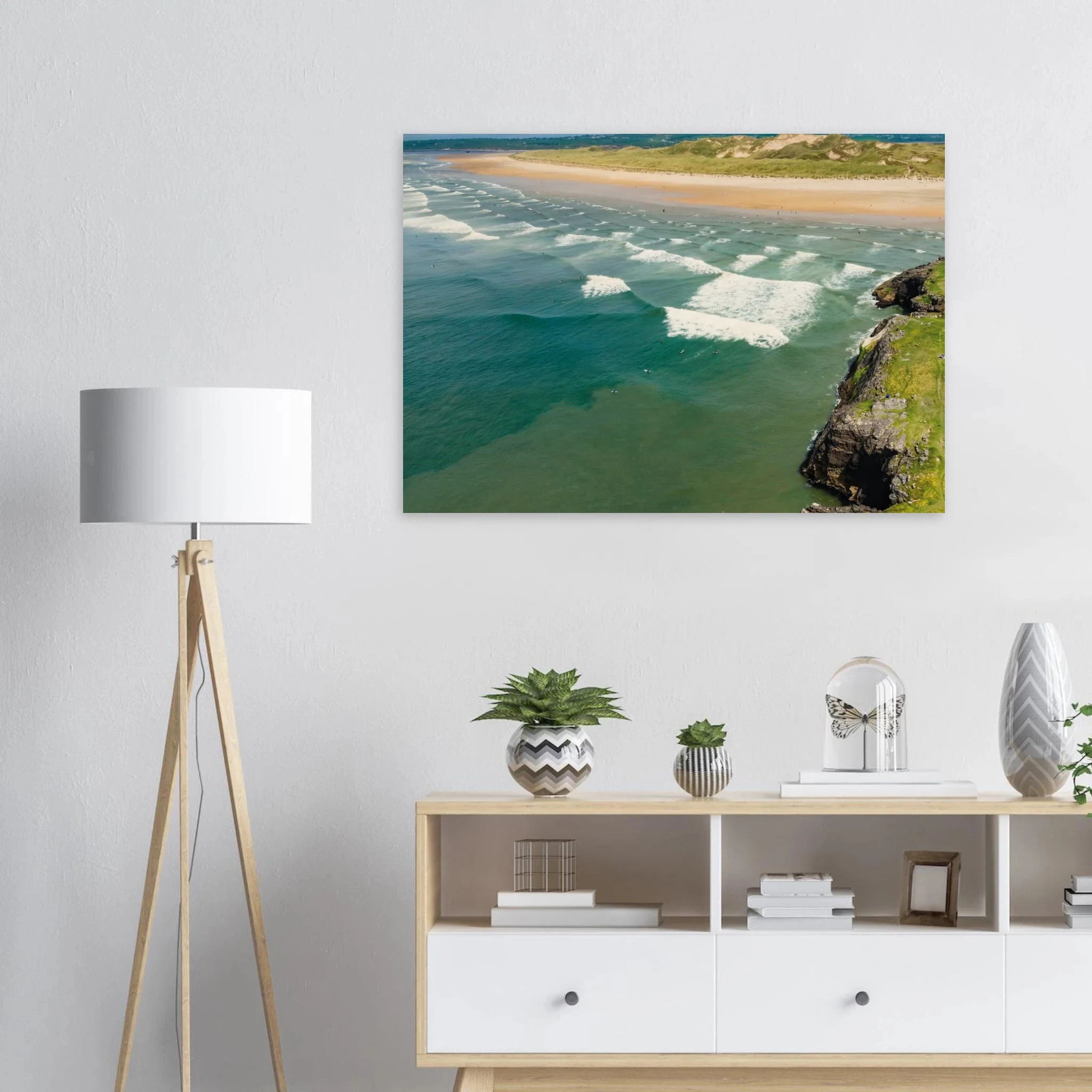 Bundoran, Irland – Atlantik-Surfspot in der Grafschaft Donegal mit Reefbreak The Peak und kaltem Wasser. Kunstdruck auf Holz.