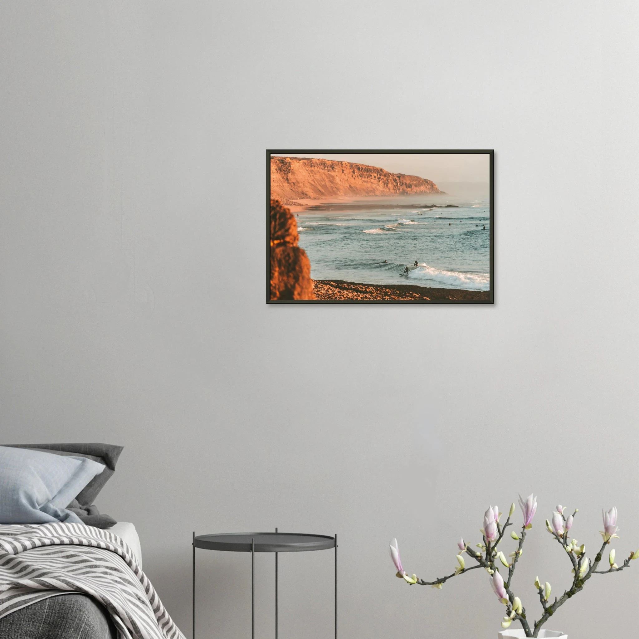 Ericeira, Portugal – World Surfing Reserve nördlich von Lissabon mit Reefbreaks wie Coxos und Ribeira d'Ilhas. Poster im Metallrahmen.