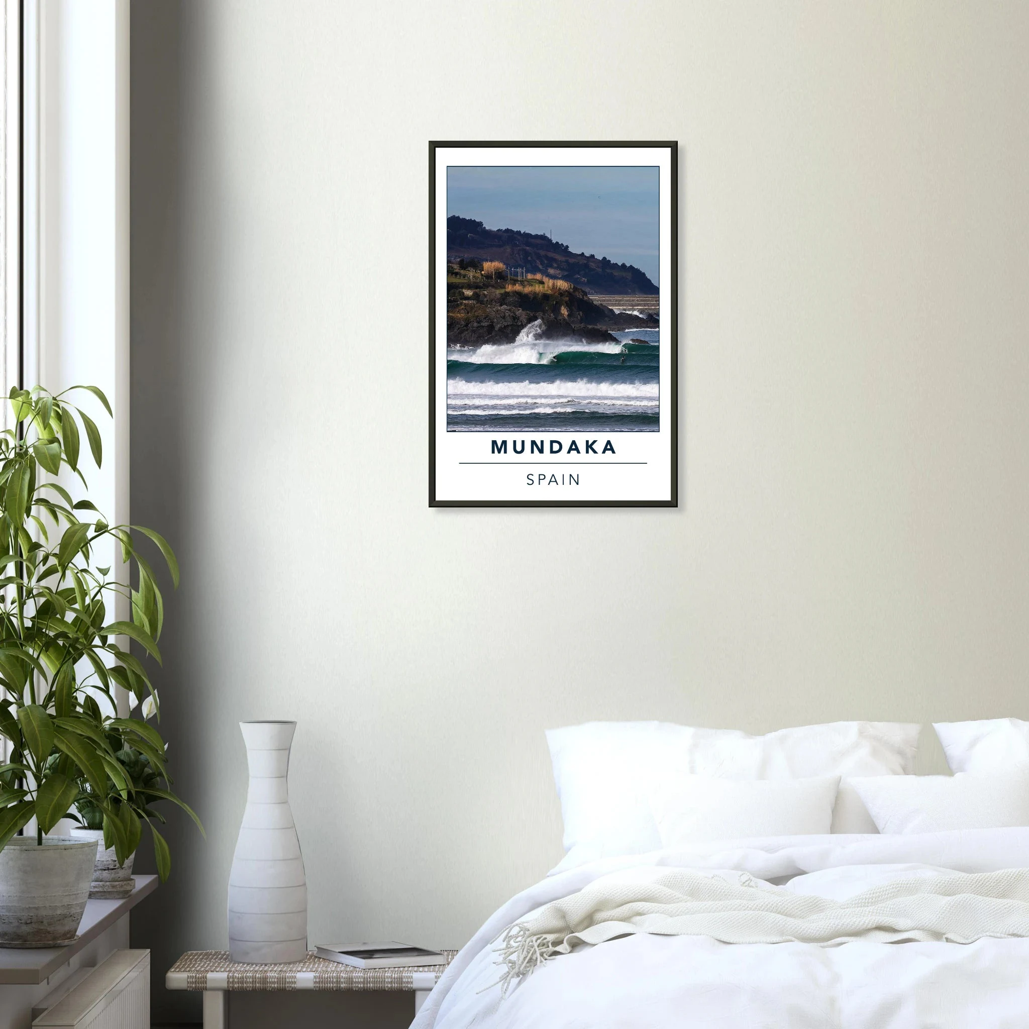 Mundaka, Spanien – Linke Flussmündungswelle im Baskenland, eine der längsten Barrels Europas. Poster im Metallrahmen.