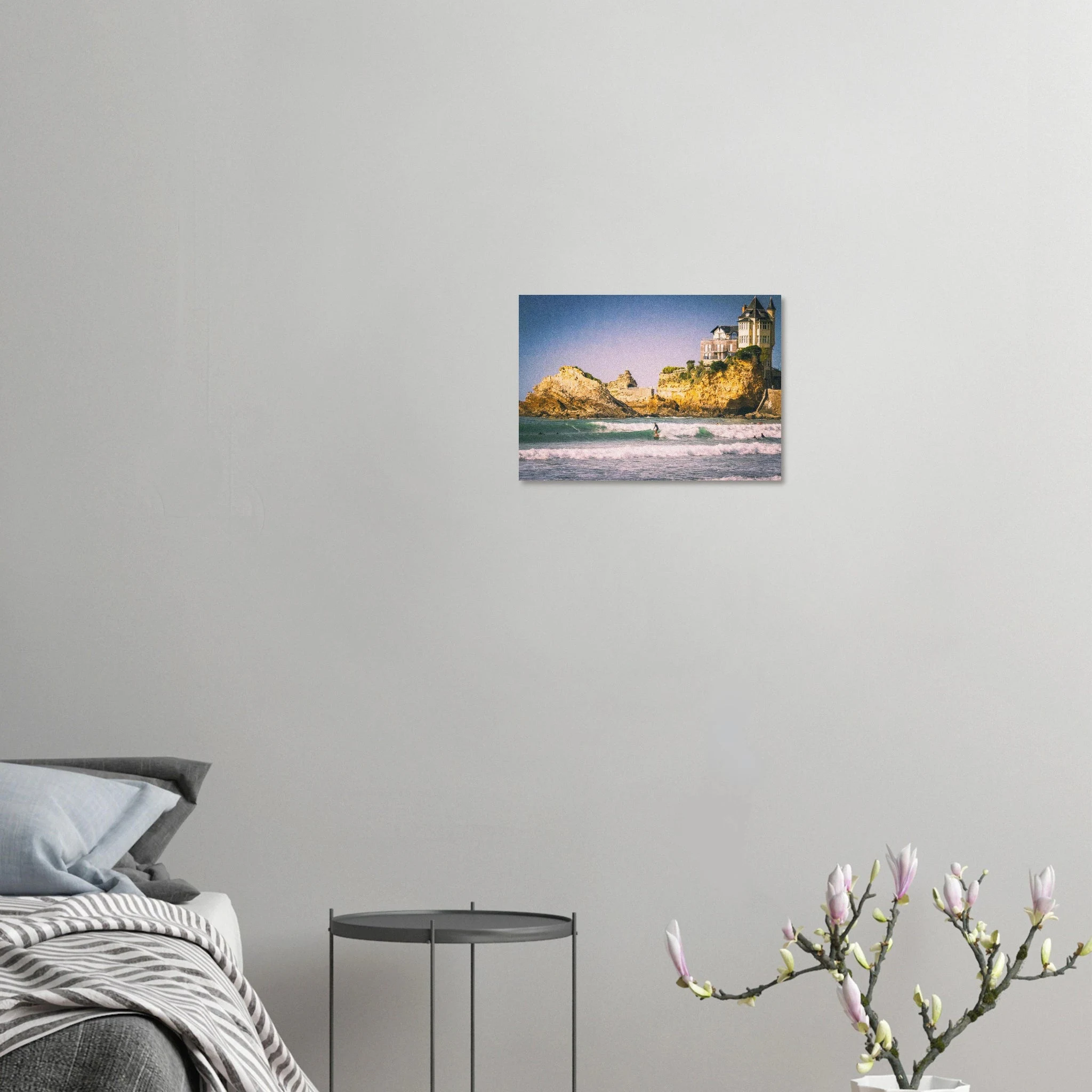 Biarritz, Frankreich – Mondäner Surfort am baskischen Atlantik, Wiege des europäischen Wellenreitens seit den 1950er-Jahren. Poster.