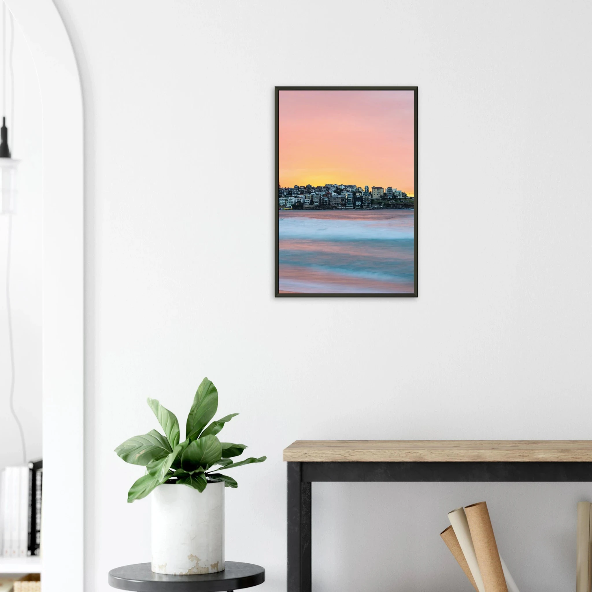 Bondi Beach, Australien – Ikonischer Stadtstrand im Osten Sydneys mit klassischem Beachbreak und Surfkultur-Geschichte. Poster im Metallrahmen.
