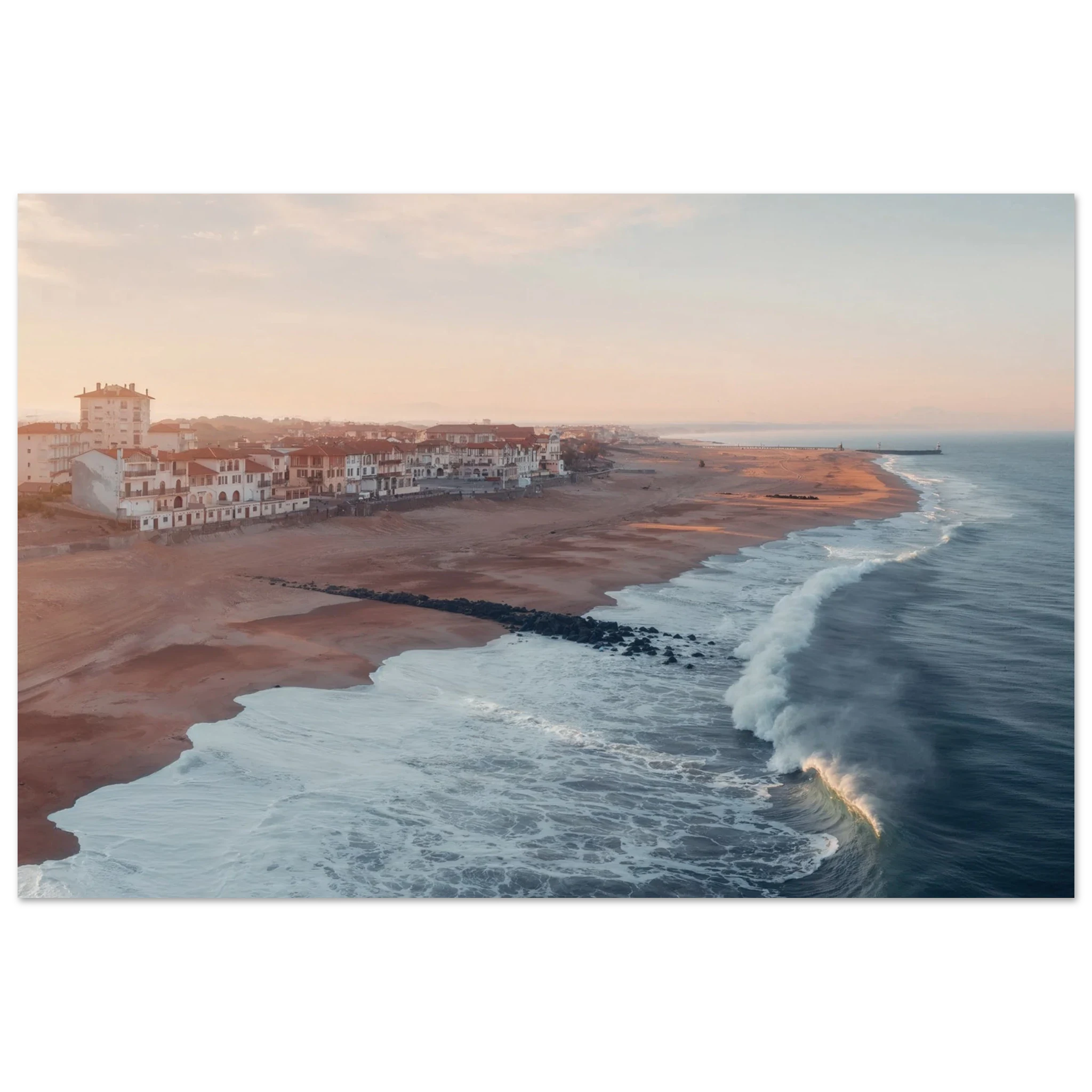 Hossegor, Frankreich – Beachbreak-Hotspot in den Landes, Austragungsort der WSL-Quiksilver-Pro-Wettkämpfe. Kunstdruck auf Alu-Dibond.