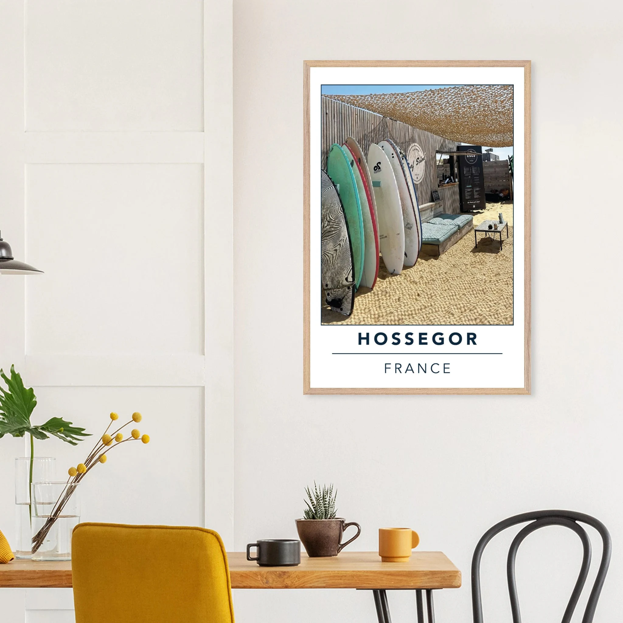 Hossegor, Frankreich – Beachbreak-Hotspot in den Landes, Austragungsort der WSL-Quiksilver-Pro-Wettkämpfe. Poster im Galerie-Holzrahmen.