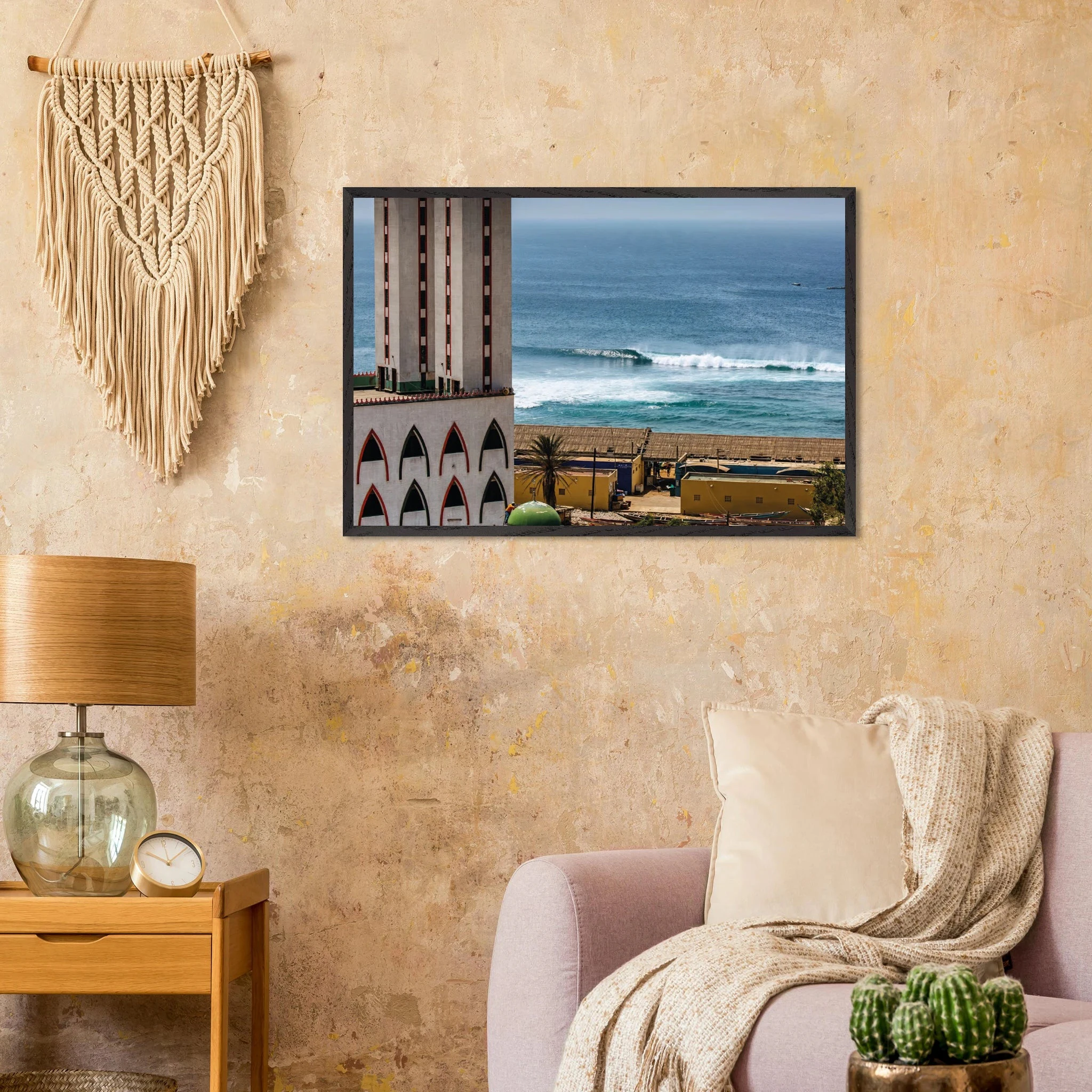 Saly, Senegal – Westafrikanische Küstenstadt an der Petite Côte mit Riffwellen und warmem Atlantik. Poster im Galerie-Holzrahmen.