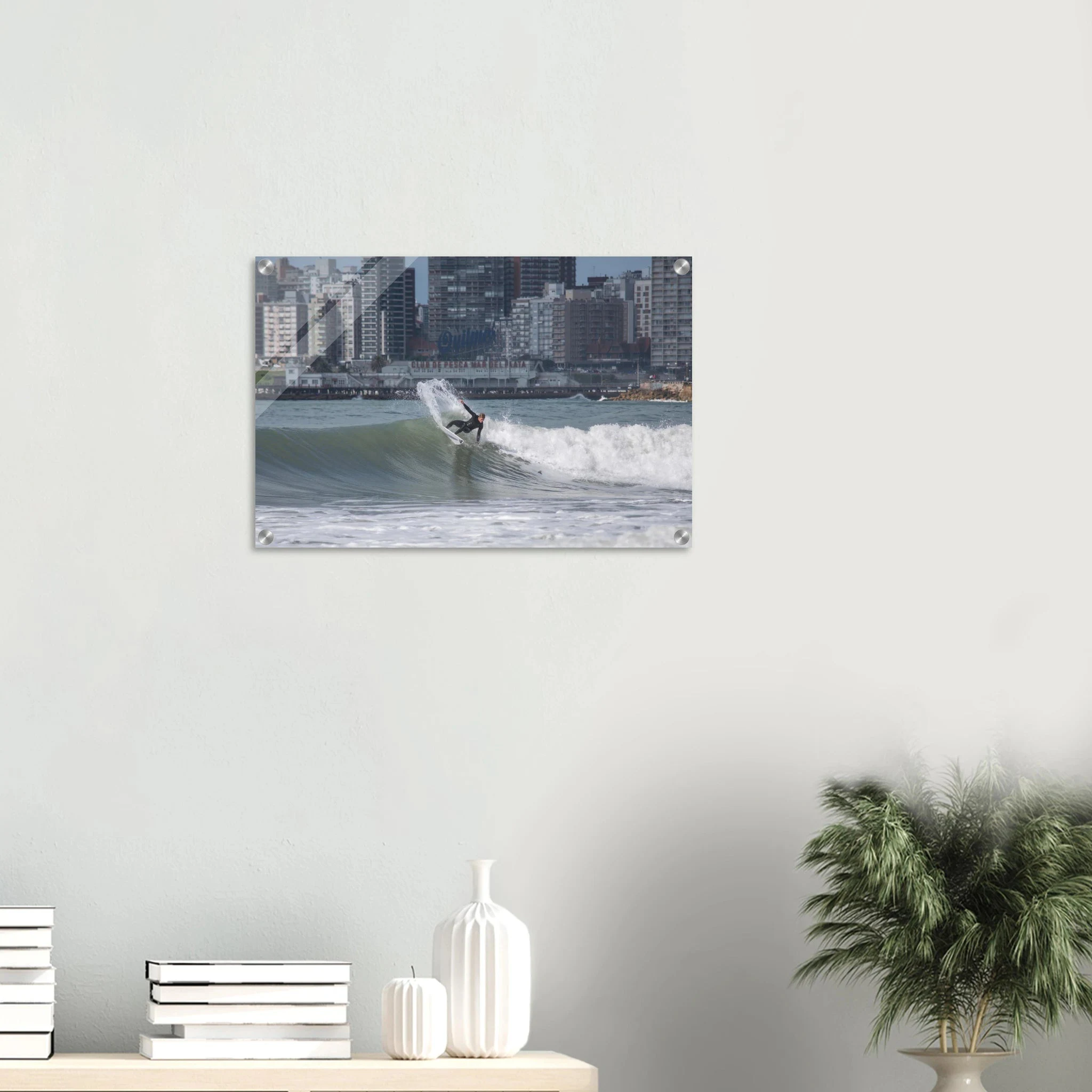 Mar del Plata, Argentinien – Atlantik-Badestadt südlich von Buenos Aires mit urbanen Beachbreaks und Pier-Wellen. Kunstdruck auf Acrylglas.