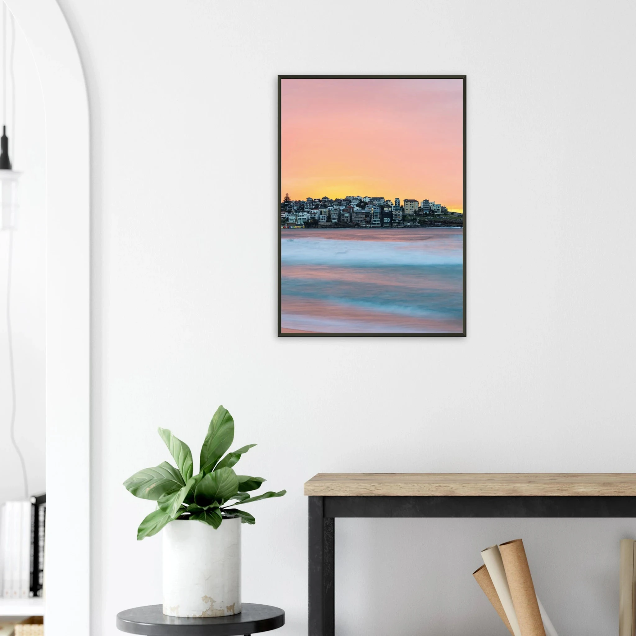 Bondi Beach, Australien – Ikonischer Stadtstrand im Osten Sydneys mit klassischem Beachbreak und Surfkultur-Geschichte. Poster im Metallrahmen.
