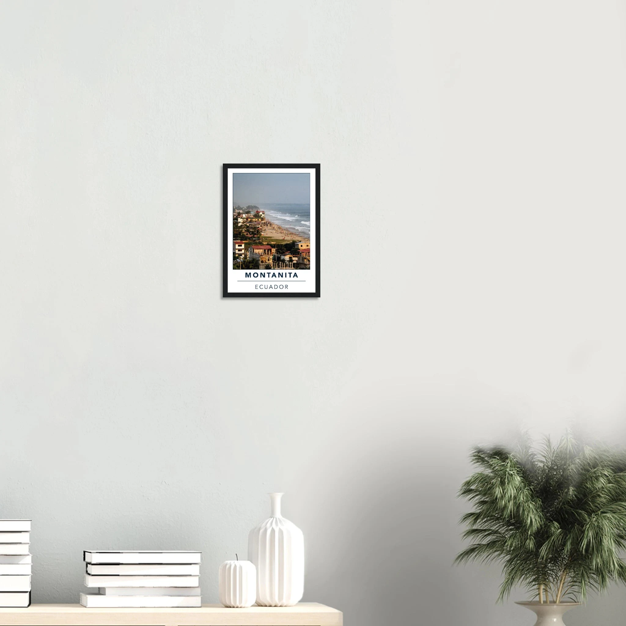 Montañita, Ecuador – Pazifik-Surferdorf an der Ruta del Sol mit rechtem Pointbreak und Backpacker-Szene. Poster im Holzrahmen.