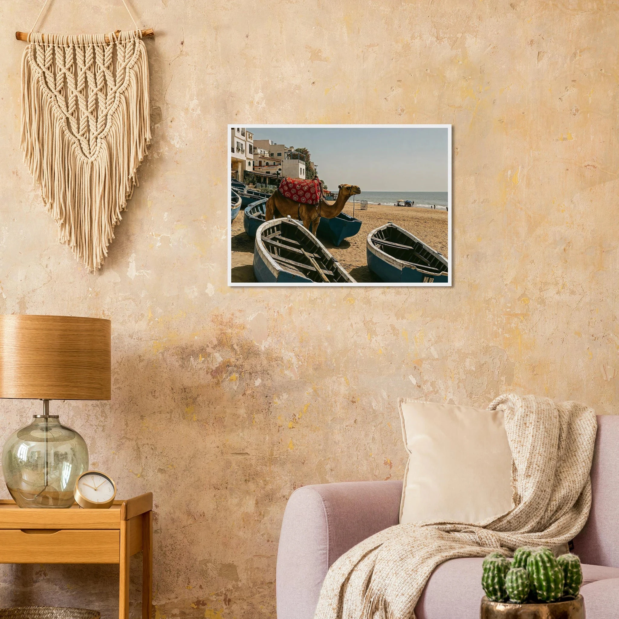 Taghazout, Marokko – Marokkanisches Surferdorf nördlich von Agadir mit Pointbreaks wie Anchor Point und Killer Point. Poster im Holzrahmen.