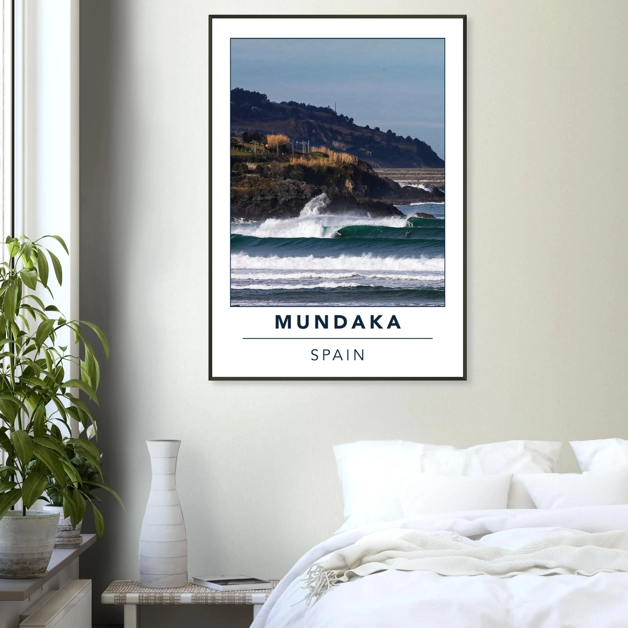 Mundaka, Spanien – Linke Flussmündungswelle im Baskenland, eine der längsten Barrels Europas. Poster im Metallrahmen.