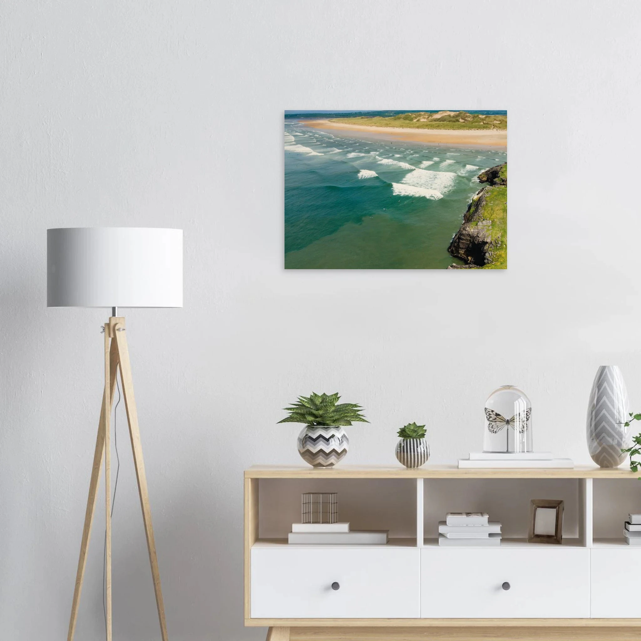 Bundoran, Irland – Atlantik-Surfspot in der Grafschaft Donegal mit Reefbreak The Peak und kaltem Wasser. Kunstdruck auf Holz.