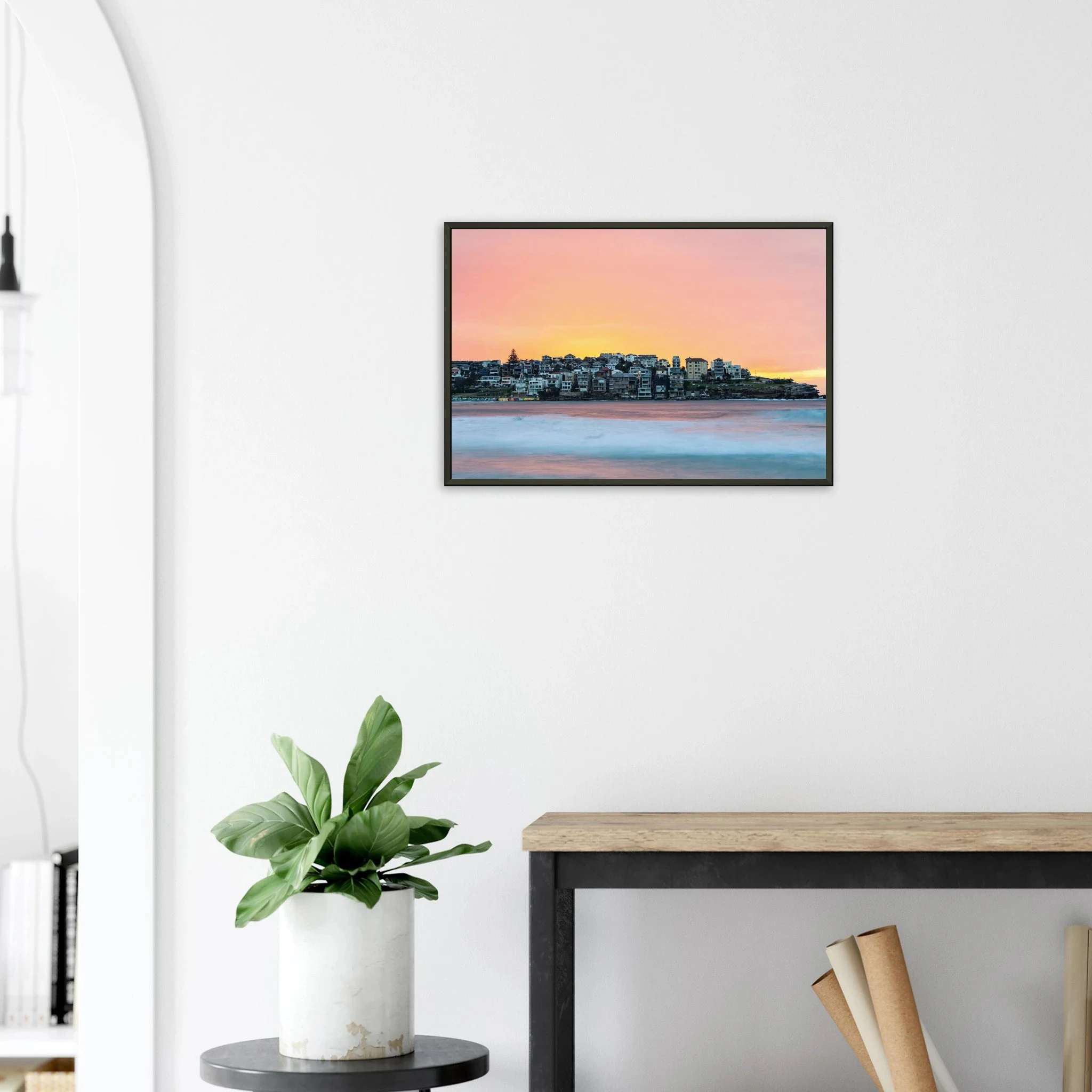 Bondi Beach, Australien – Ikonischer Stadtstrand im Osten Sydneys mit klassischem Beachbreak und Surfkultur-Geschichte. Poster im Metallrahmen.