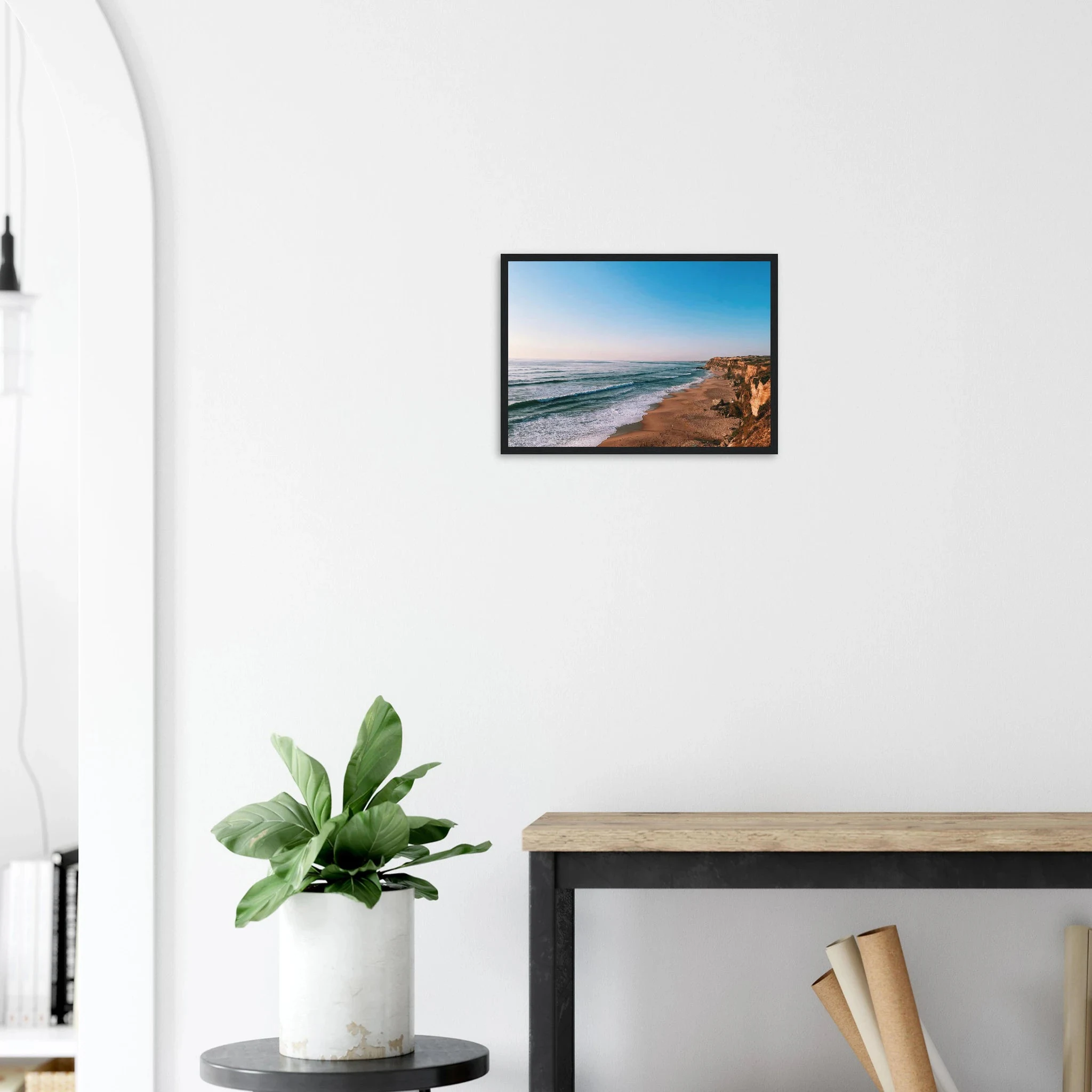 Santa Cruz, Spanien – Kanarische Hauptstadt Teneriffas mit Reefbreaks an der Nordküste wie El Confital. Poster im Holzrahmen.