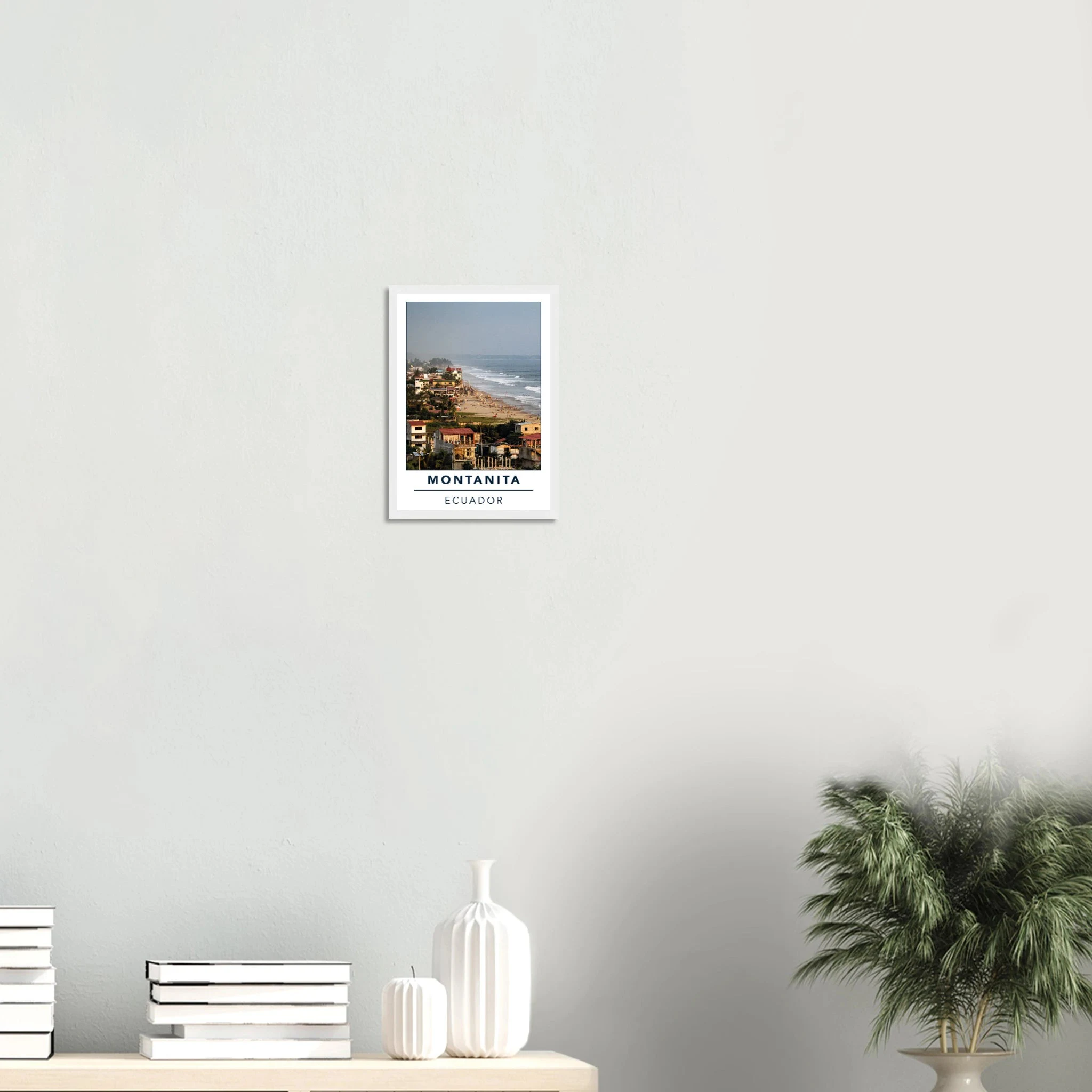Montañita, Ecuador – Pazifik-Surferdorf an der Ruta del Sol mit rechtem Pointbreak und Backpacker-Szene. Poster im Holzrahmen.