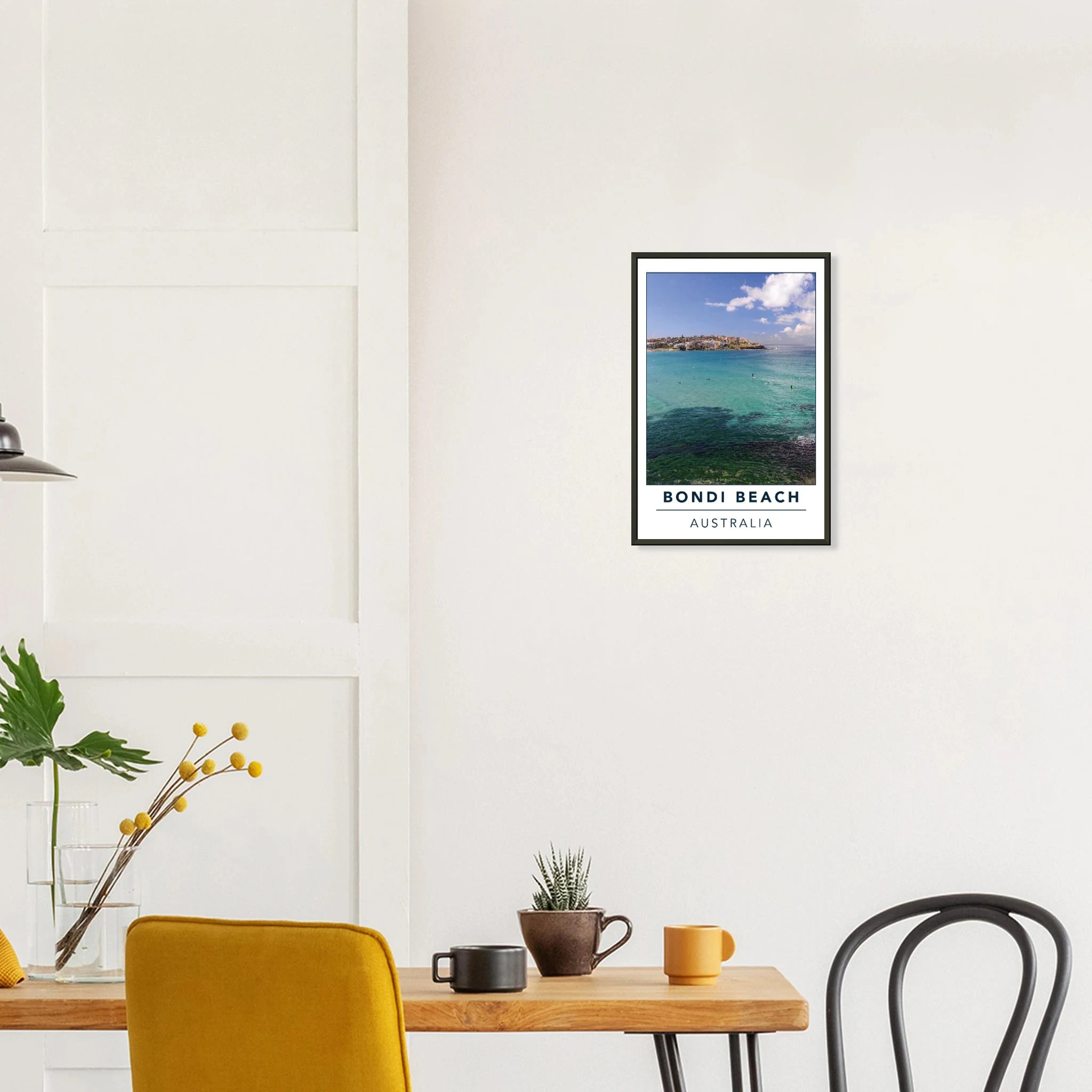 Bondi Beach, Australien – Ikonischer Stadtstrand im Osten Sydneys mit klassischem Beachbreak und Surfkultur-Geschichte. Poster im Metallrahmen.