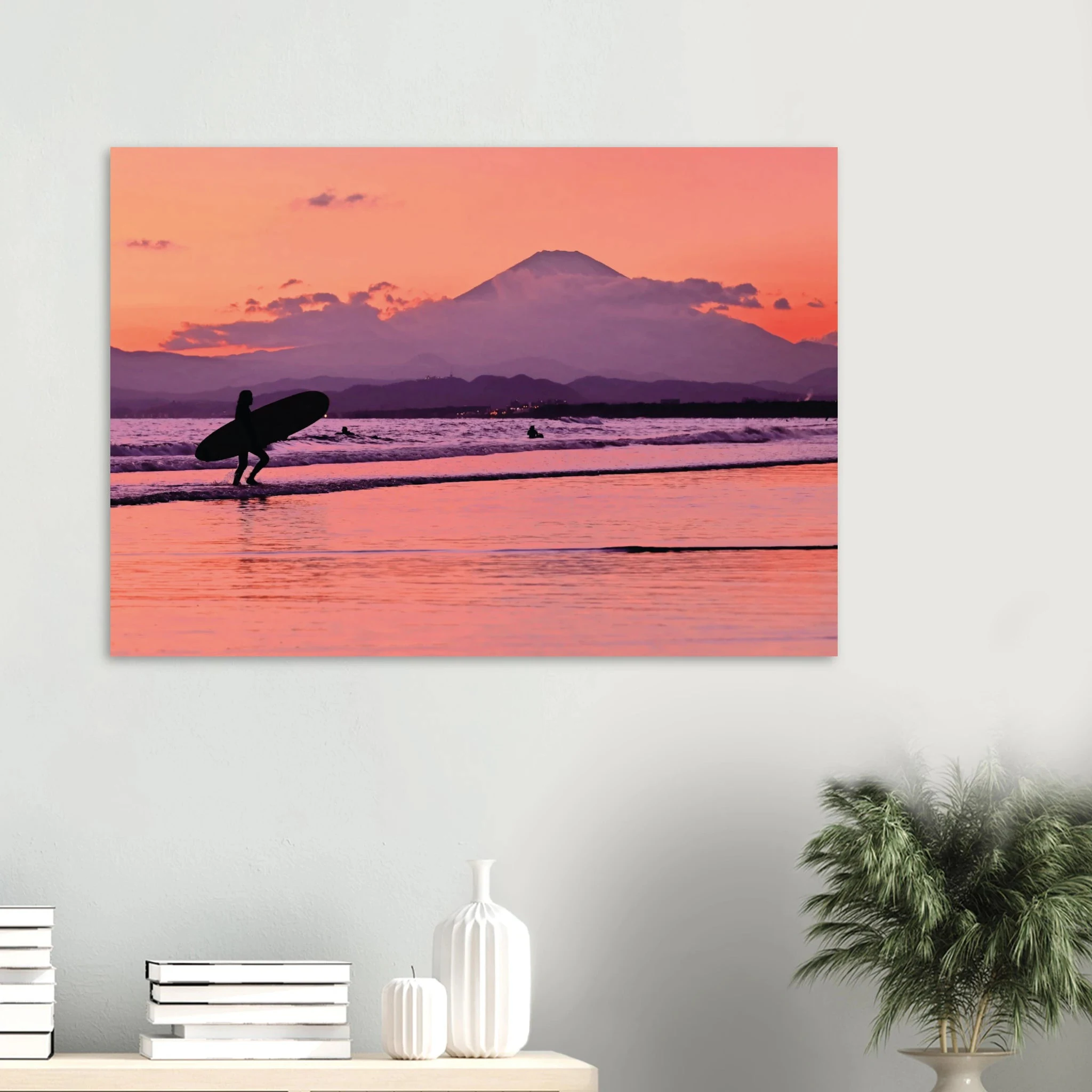 Shonan, Japan – Surfregion an der Sagami-Bucht südwestlich von Tokio, Wiege des japanischen Wellenreitens. Kunstdruck auf Alu-Dibond.
