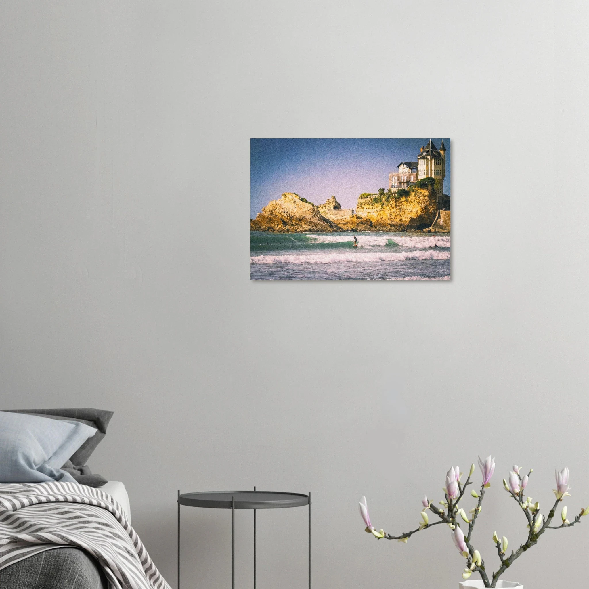Biarritz, Frankreich – Mondäner Surfort am baskischen Atlantik, Wiege des europäischen Wellenreitens seit den 1950er-Jahren. Poster.
