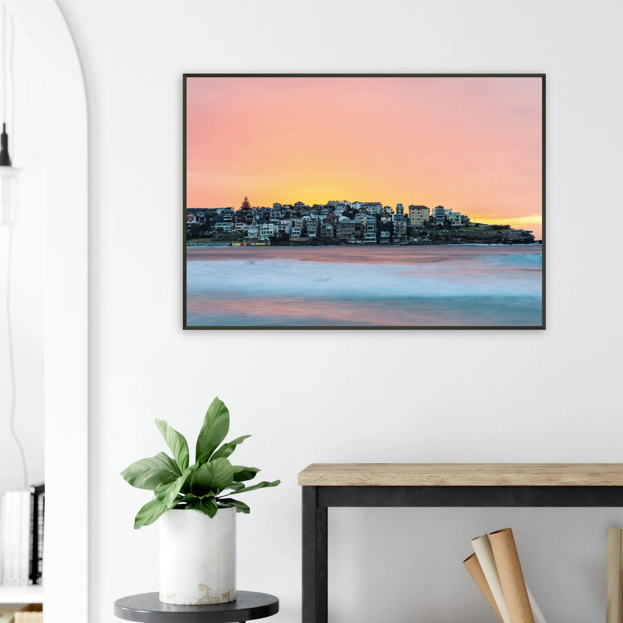 Bondi Beach, Australien – Ikonischer Stadtstrand im Osten Sydneys mit klassischem Beachbreak und Surfkultur-Geschichte. Poster im Metallrahmen.
