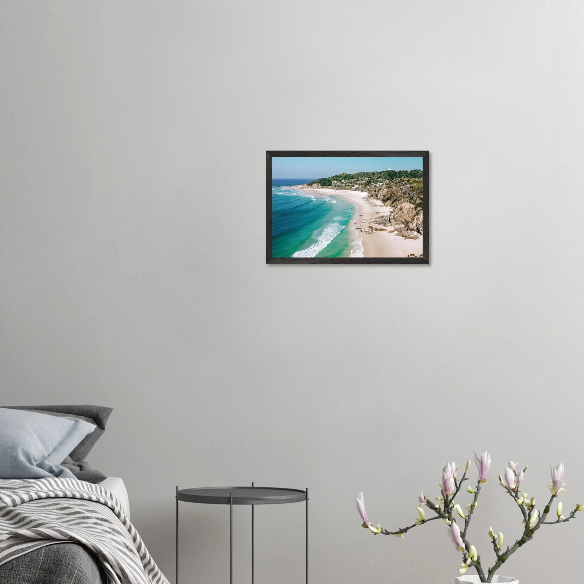 Byron Bay, Australien – Östlichster Punkt Australiens mit langen Pointbreaks und entspanntem Longboard-Flair. Poster im Galerie-Holzrahmen.