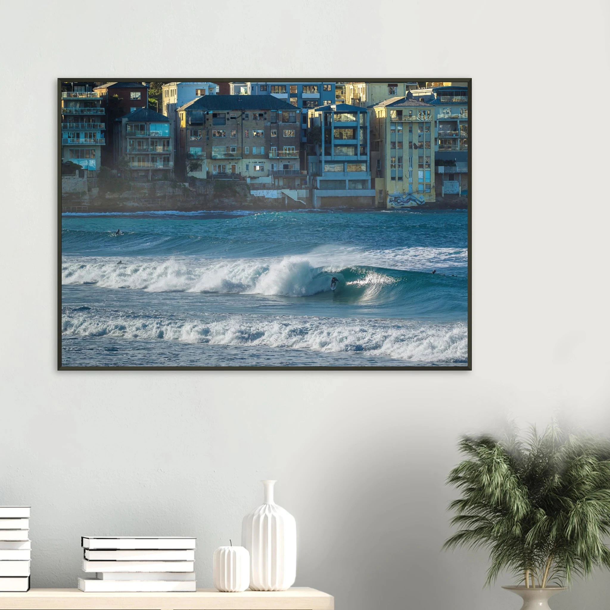 Bondi Beach, Australien – Ikonischer Stadtstrand im Osten Sydneys mit klassischem Beachbreak und Surfkultur-Geschichte. Poster im Metallrahmen.