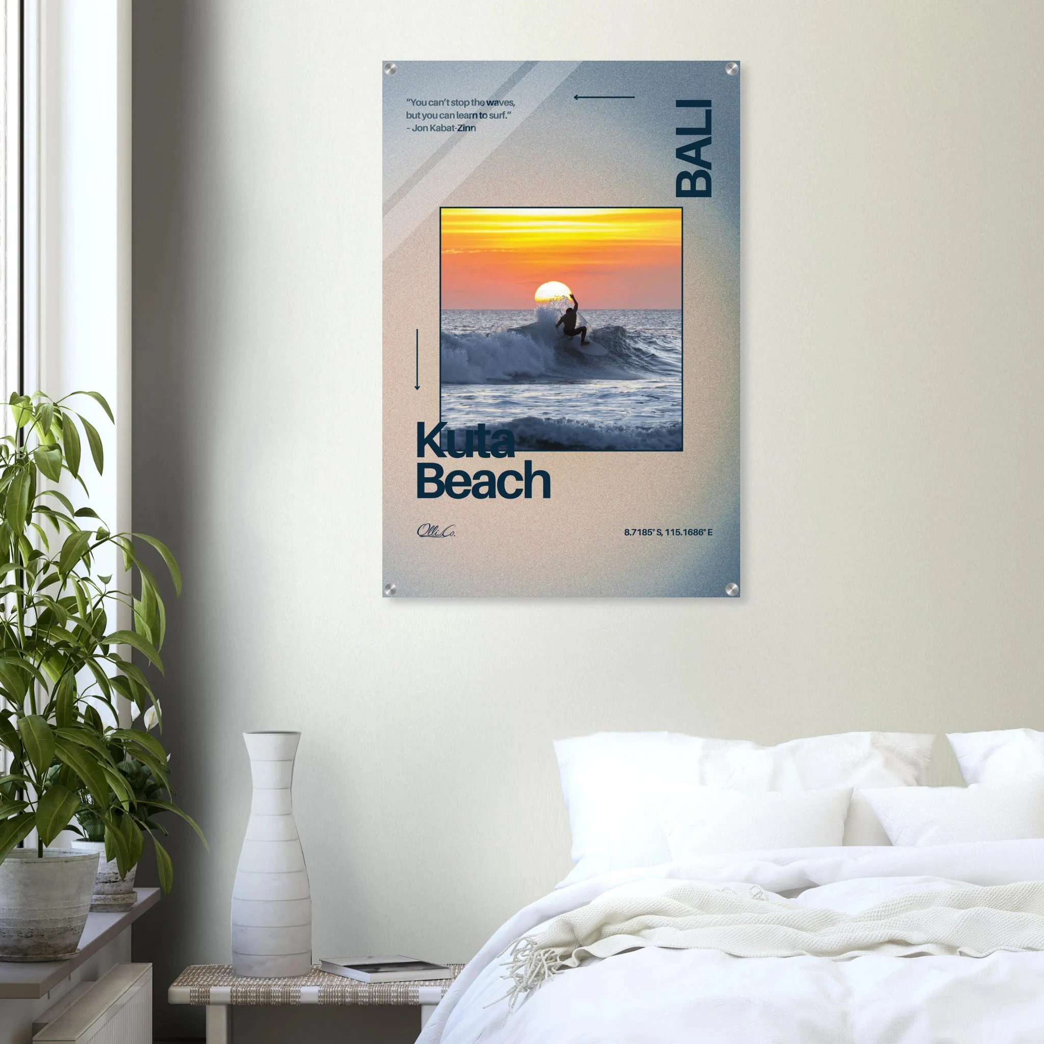 Kuta Beach, Bali (Indonesien) – Belebter Beachbreak im Süden Balis, klassischer Einsteiger-Spot mit weichen Wellen. Kunstdruck auf Acrylglas.