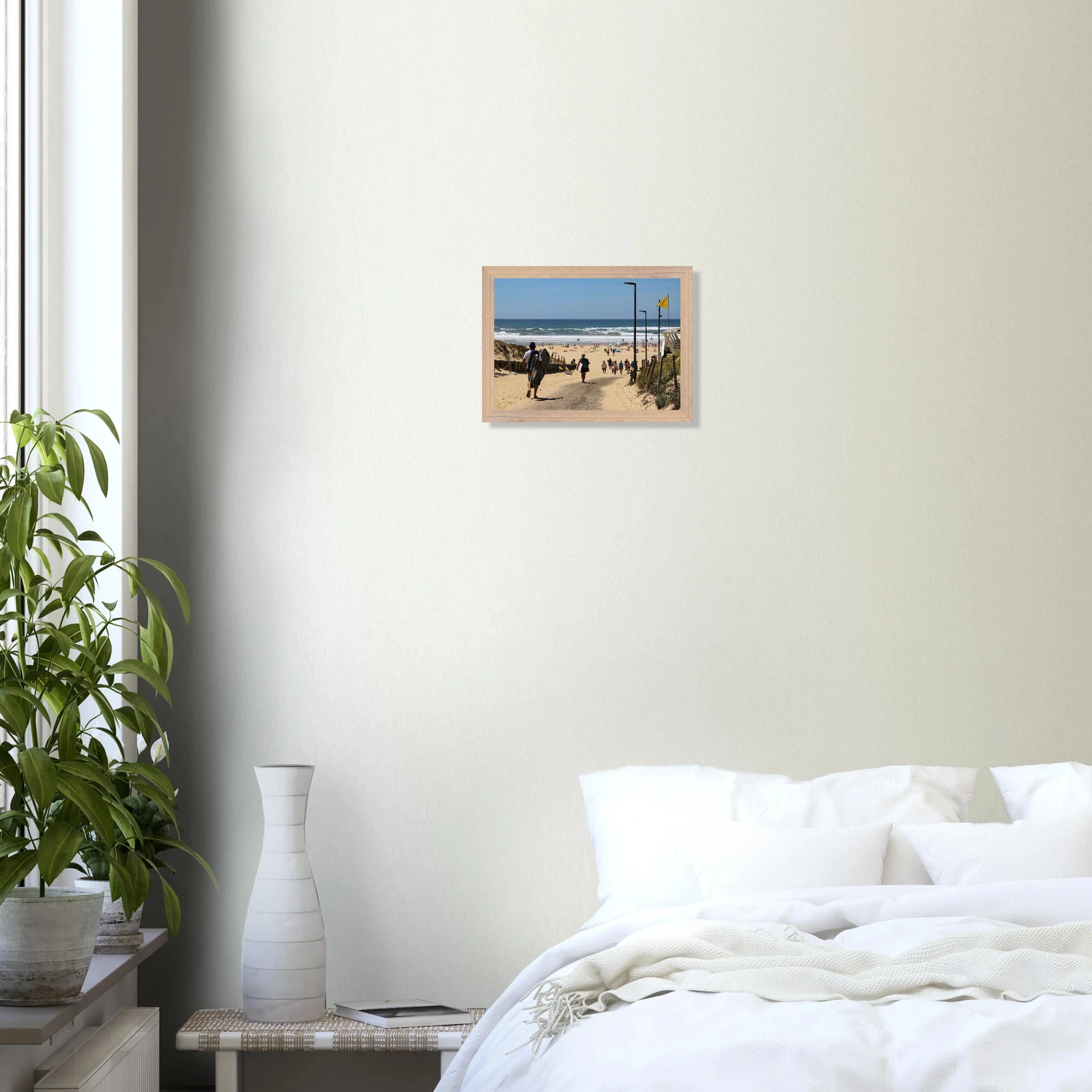 Moliets-et-Maa, Frankreich – Ruhiger Pinienwald-Strand in den Landes mit beständigem Atlantik-Swell für alle Levels. Poster im Galerie-Holzrahmen.