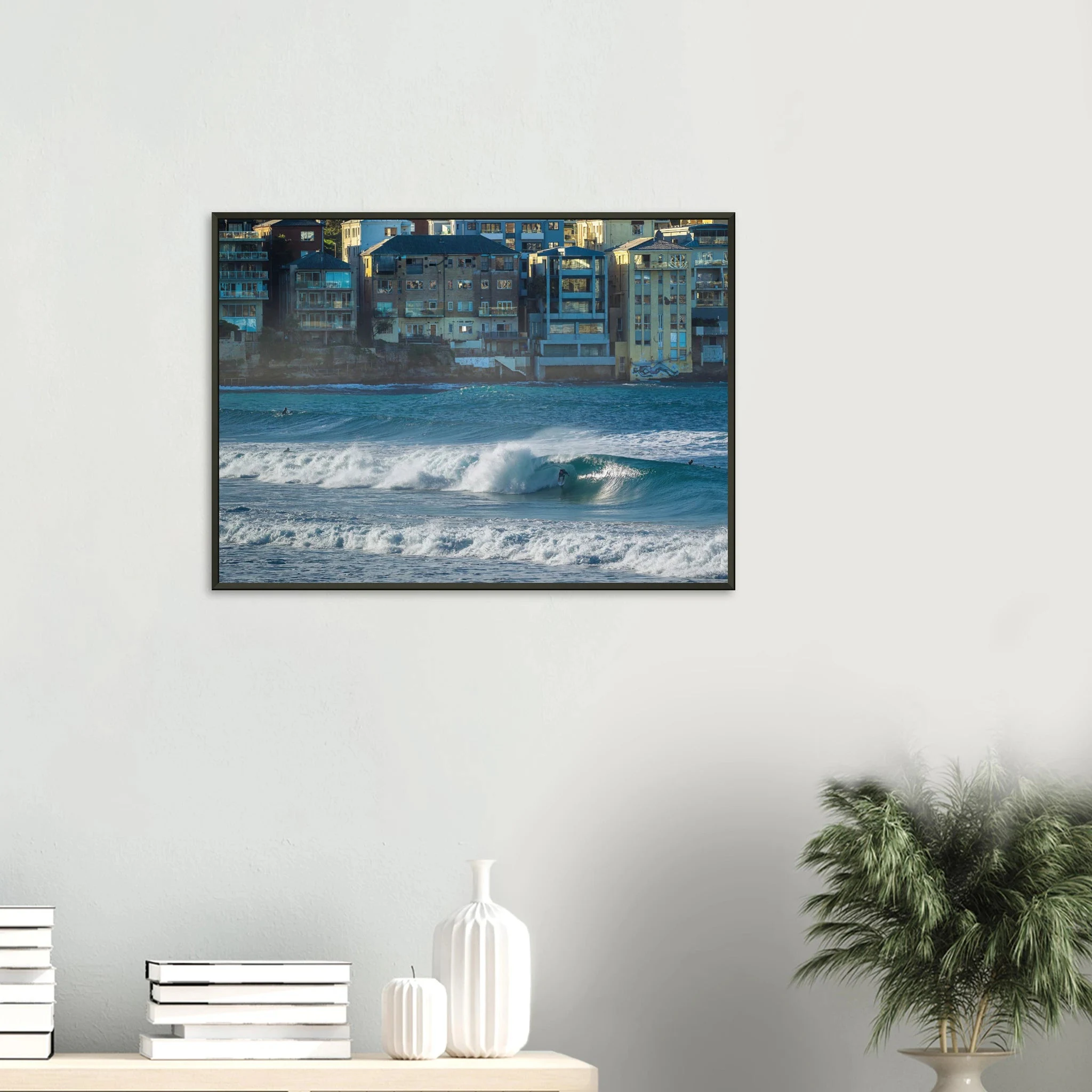 Bondi Beach, Australien – Ikonischer Stadtstrand im Osten Sydneys mit klassischem Beachbreak und Surfkultur-Geschichte. Poster im Metallrahmen.