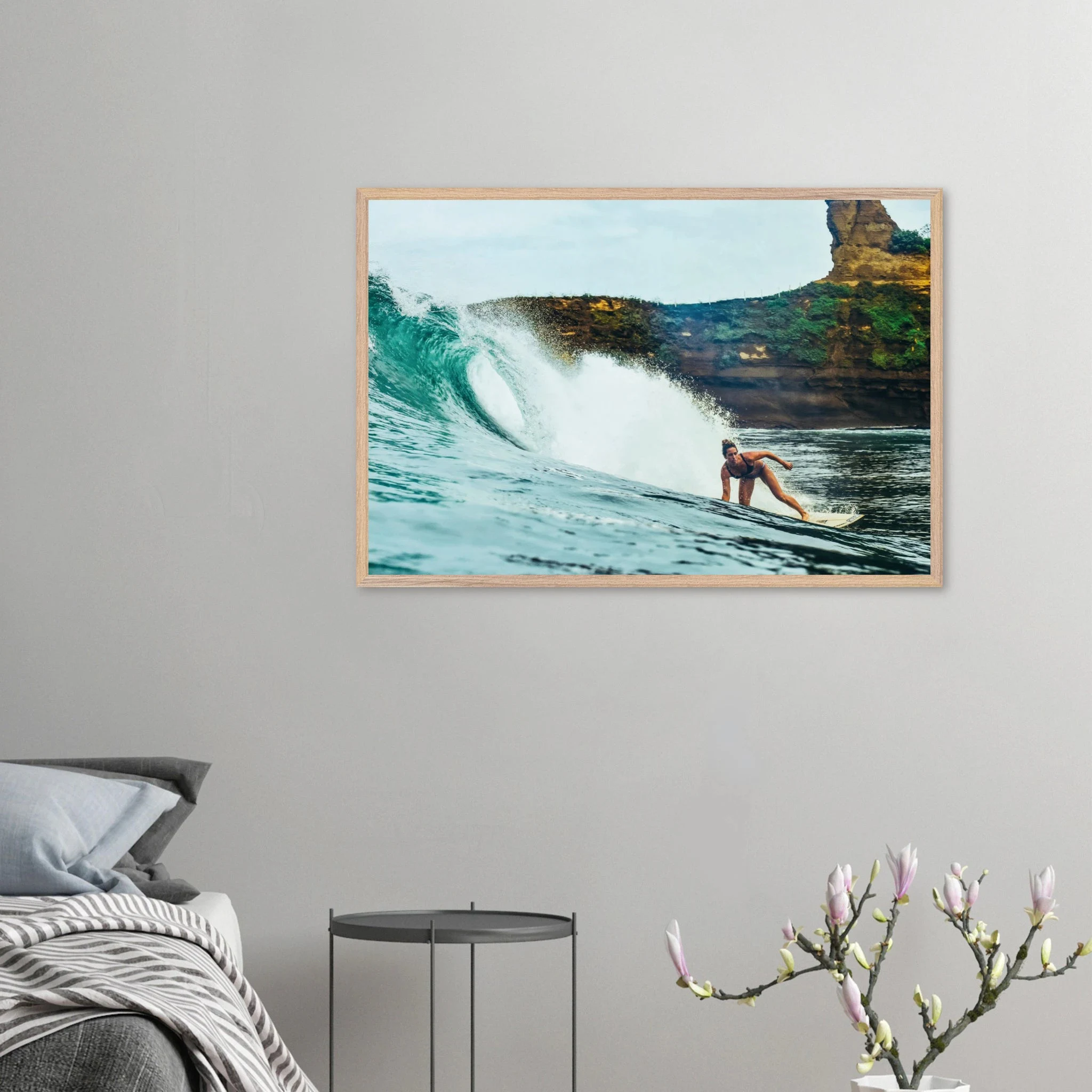 Montañita, Ecuador – Pazifik-Surferdorf an der Ruta del Sol mit rechtem Pointbreak und Backpacker-Szene. Poster im Galerie-Holzrahmen.