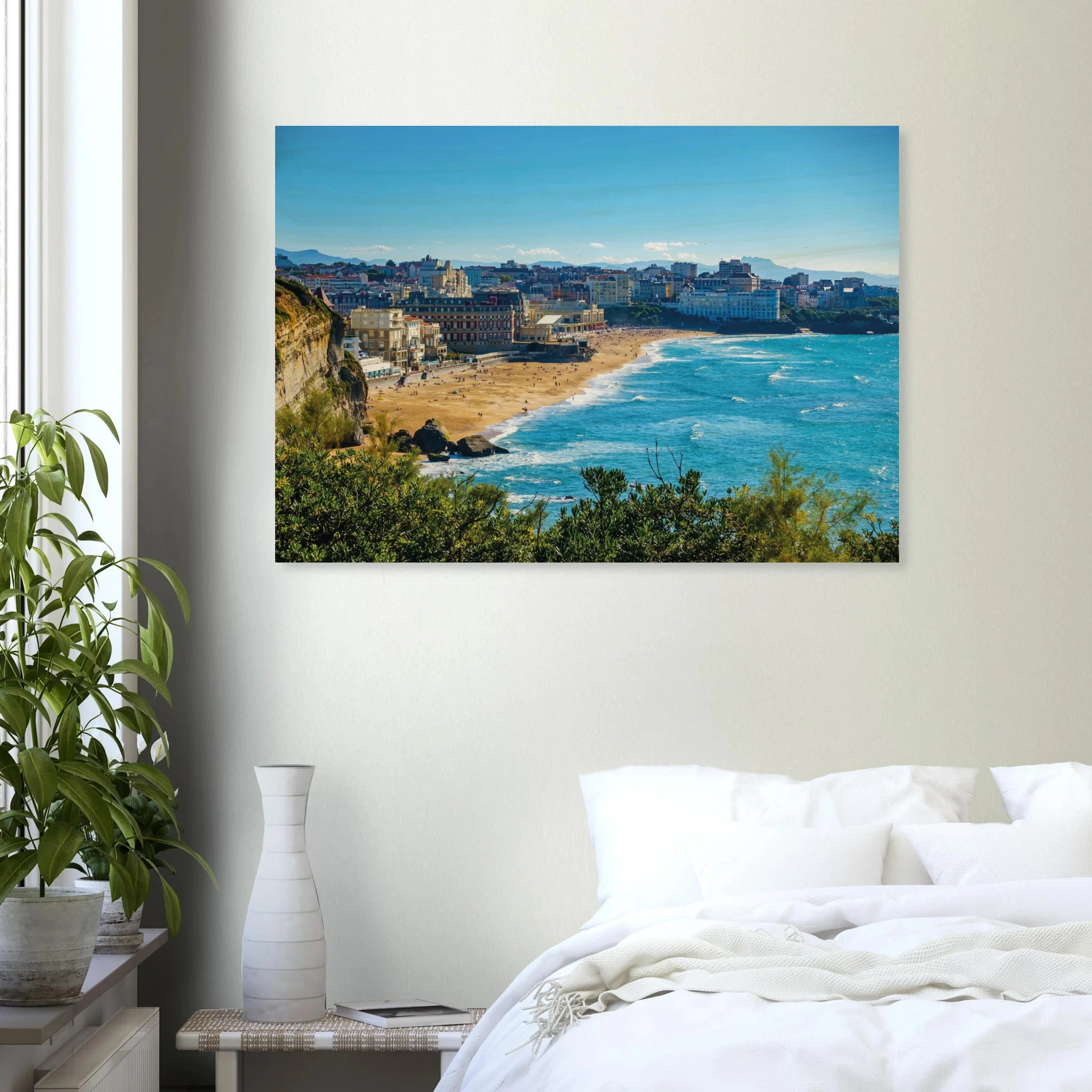 Biarritz, Frankreich – Mondäner Surfort am baskischen Atlantik, Wiege des europäischen Wellenreitens seit den 1950er-Jahren. Kunstdruck auf Holz.